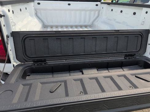 New 2024 GMC Canyon Elevation w/ Convenience Package image 8