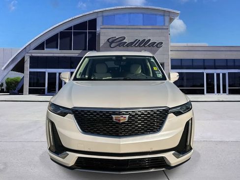 Used 2023 Cadillac XT6 Premium Luxury w/ Technology Package FWD image 2