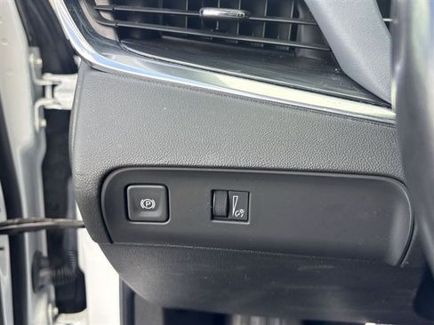 Used 2024 Buick Enclave Essence AWD/4WD image 17