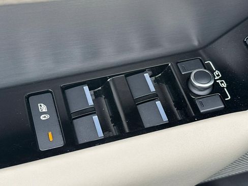 Certified 2022 Land Rover Range Rover Velar R-Dynamic S AWD/4WD image 27