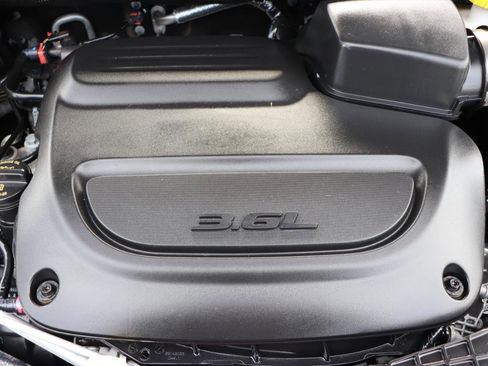 Used 2024 Chrysler Pacifica Touring-L image 52