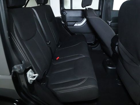 Used 2017 Jeep Wrangler Unlimited Sahara image 28