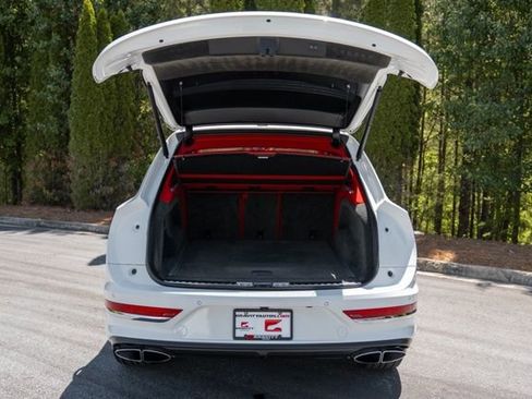 Used 2022 Bentley Bentayga AWD/4WD image 25