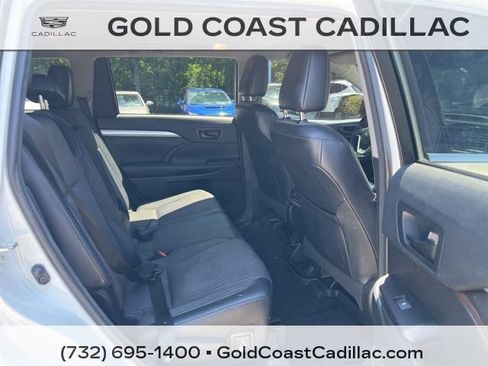 Used 2018 Toyota Highlander Plus AWD/4WD image 7