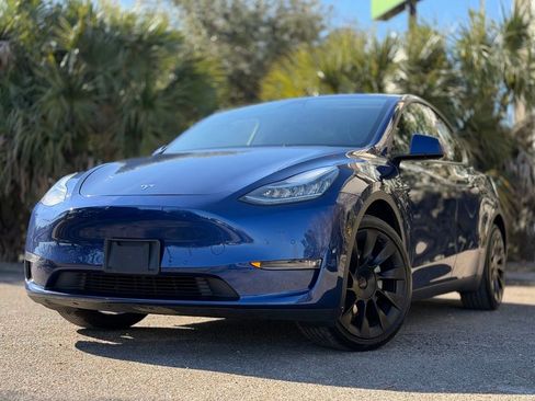 Used 2022 Tesla Model Y Long Range image 2