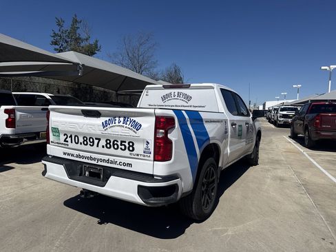 Used 2023 Chevrolet Silverado 1500 Custom image 4