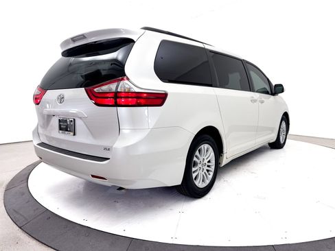 Used 2015 Toyota Sienna XLE FWD image 12