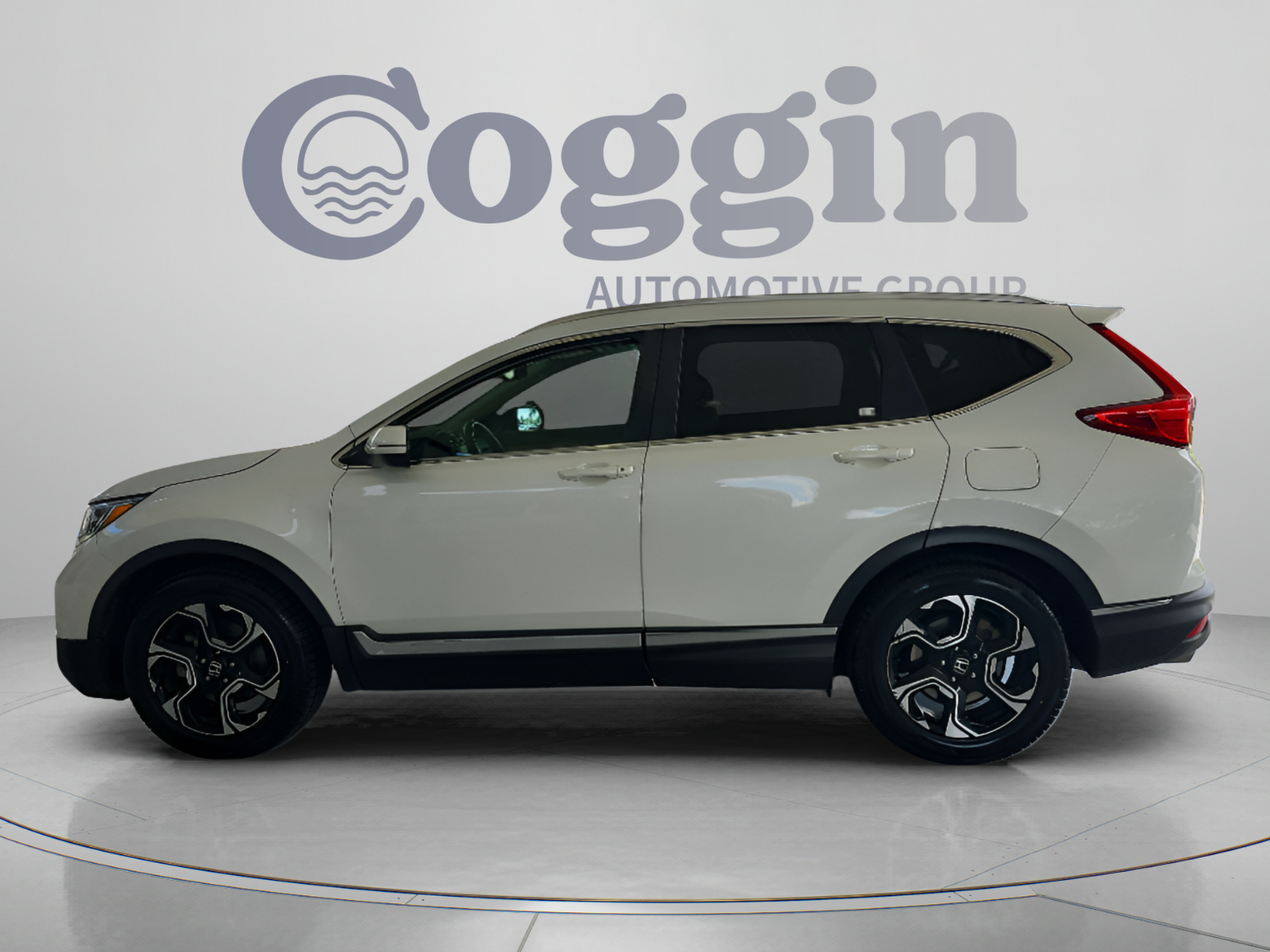 Used 2018 Honda CR-V Touring image 2
