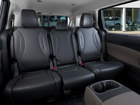 New 2026 Kia Carnival EX FWD image 16