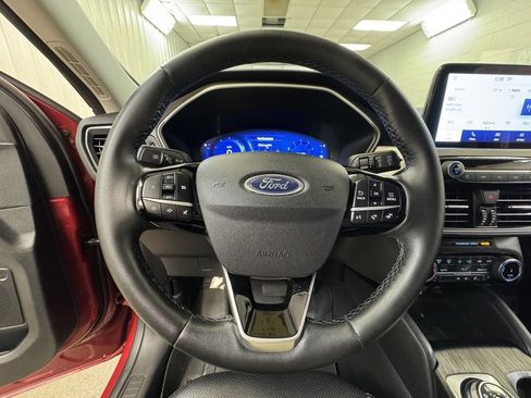 Used 2022 Ford Escape SEL w/ Technology Package image 32