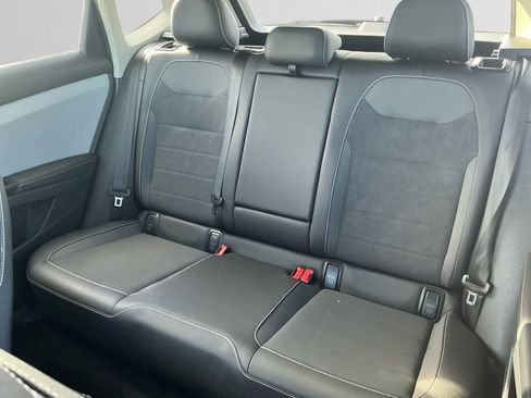 Used 2024 Volkswagen Taos SE w/ Panoramic Sunroof Package image 13