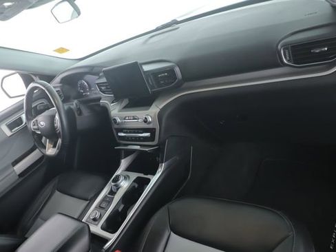 Used 2023 Ford Explorer XLT w/ Equipment Group 202A AWD/4WD image 30
