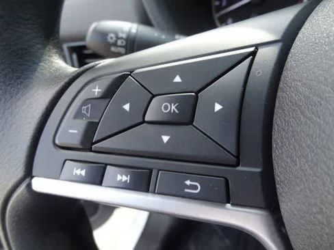 Used 2025 Nissan Sentra SV FWD image 17