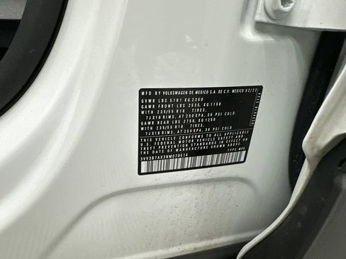 Used 2022 Volkswagen Tiguan SE FWD image 33