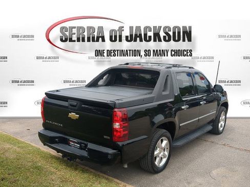 Used 2011 Chevrolet Avalanche LTZ AWD/4WD image 7