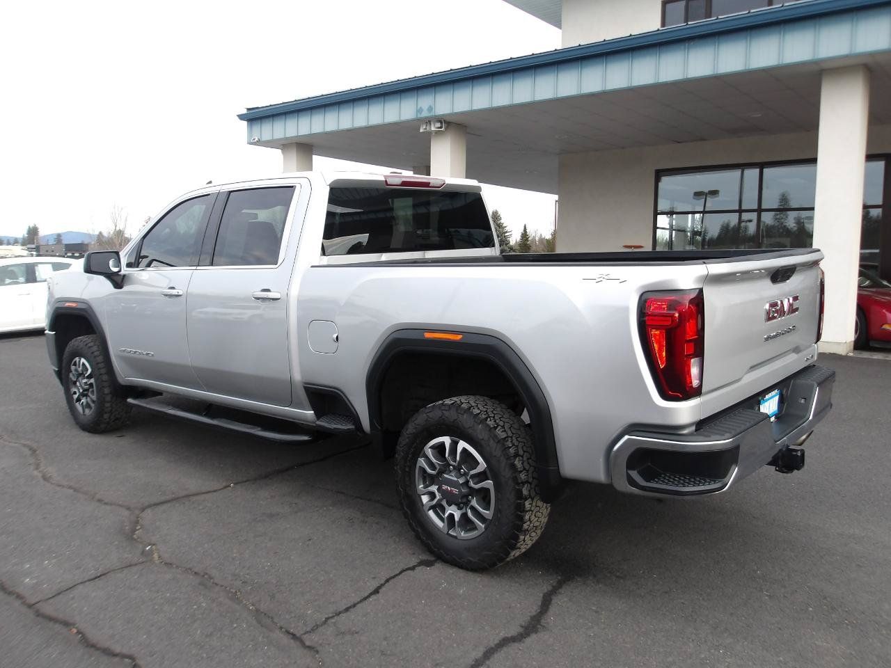 Used 2021 GMC Sierra 2500 SLE w/ SLE Value Package; AWD/4WD image 3