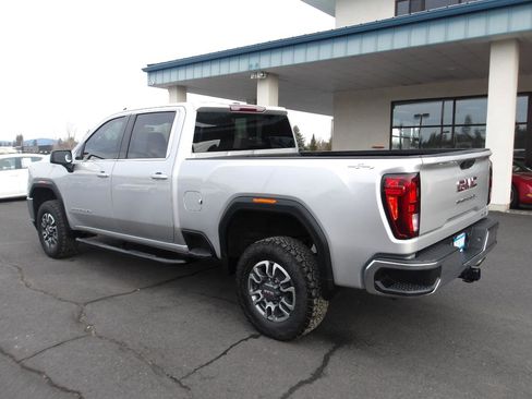 Used 2021 GMC Sierra 2500 SLE w/ SLE Value Package; image 3