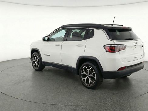 Used 2025 Jeep Compass Limited image 6