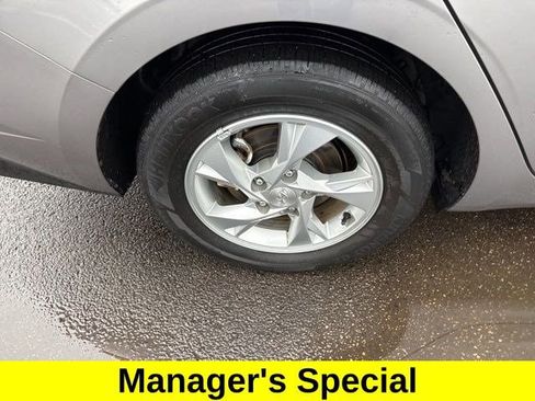 Used 2023 Hyundai Elantra SE image 41