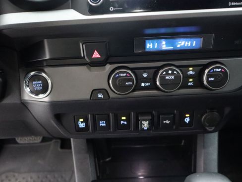 Used 2022 Toyota Tacoma TRD Sport w/ Technology Package image 21