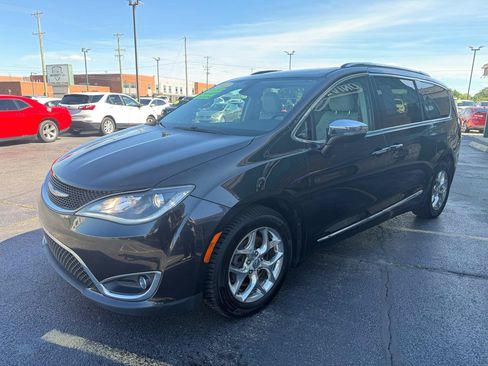 Used 2017 Chrysler Pacifica Limited FWD image 7
