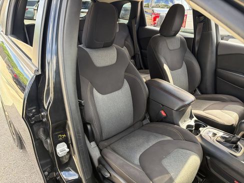 Used 2014 Jeep Cherokee Latitude w/ Cold Weather Group AWD/4WD image 23