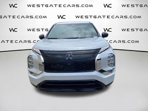 New 2026 Mitsubishi Outlander LE FWD image 2