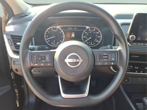 Used 2024 Nissan Rogue SV AWD/4WD image 16