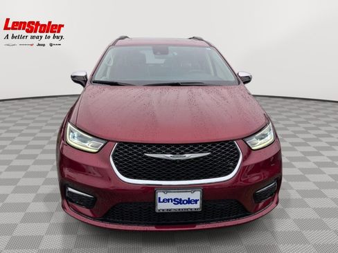 Used 2023 Chrysler Pacifica Limited w/ Uconnect Theater Family Group AWD/4WD image 8