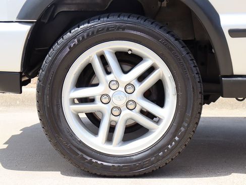 Used 2004 Land Rover Discovery SE image 48