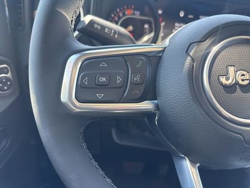 Used 2025 Jeep Wrangler Sahara image 25