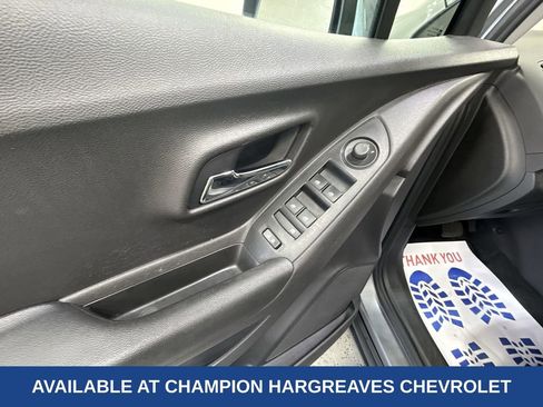 Used 2020 Chevrolet Trax LT w/ LT Convenience Package FWD image 31