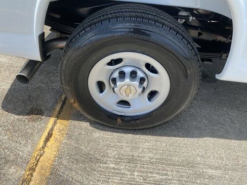 New 2026 Chevrolet Express 3500 Extended RWD image 5