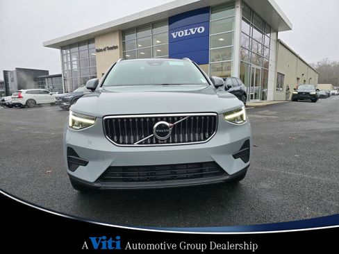 Used 2025 Volvo XC40 B5 Core w/ Protection Package Premier image 3