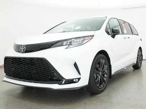 New 2026 Toyota Sienna XSE FWD image 32