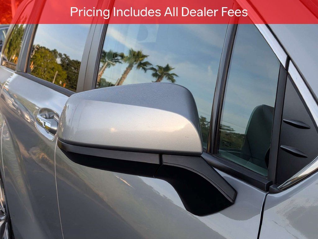 Used 2023 Toyota Sienna XLE FWD image 13