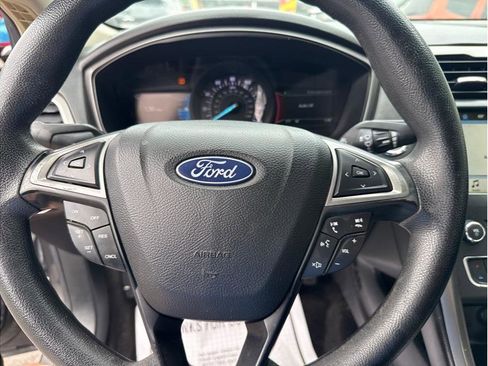 Used 2018 Ford Fusion SE w/ Fusion SE Technology Package FWD image 17