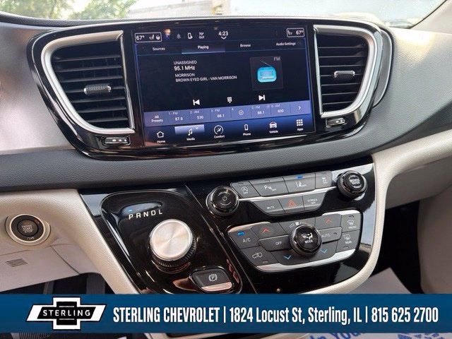 Used 2024 Chrysler Pacifica Touring-L FWD image 23