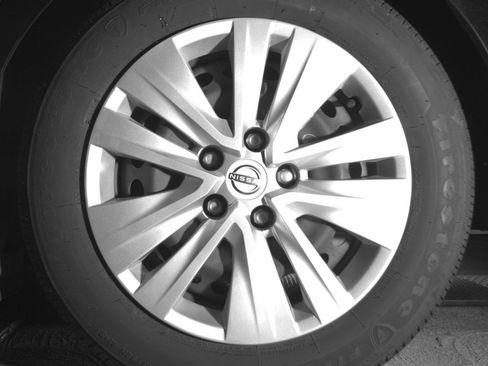 Used 2025 Nissan Sentra S FWD image 14