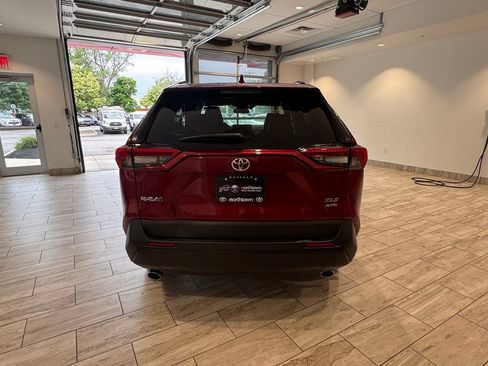 Used 2022 Toyota RAV4 XLE Premium AWD/4WD image 4