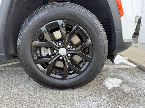 Used 2022 Jeep Grand Cherokee L Limited image 13