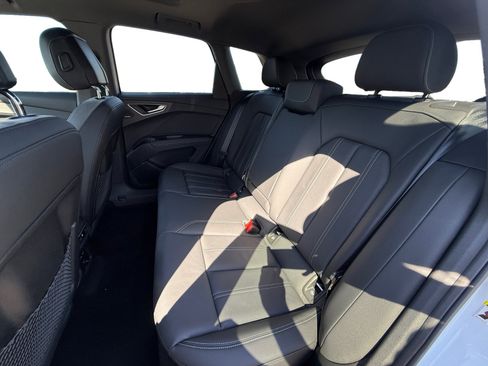 Used 2023 Audi Q4 e-tron Premium Plus w/ Premium Plus image 16