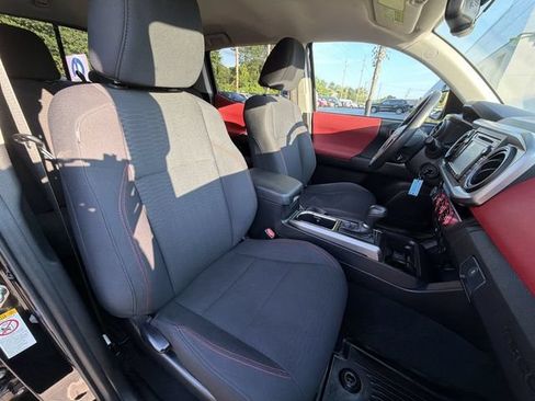 Used 2018 Toyota Tacoma SR5 AWD/4WD image 24