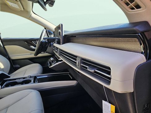 New 2026 Lincoln Corsair Reserve image 14