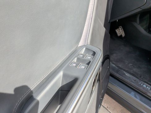 Used 2024 Rivian R1S Adventure AWD/4WD image 15