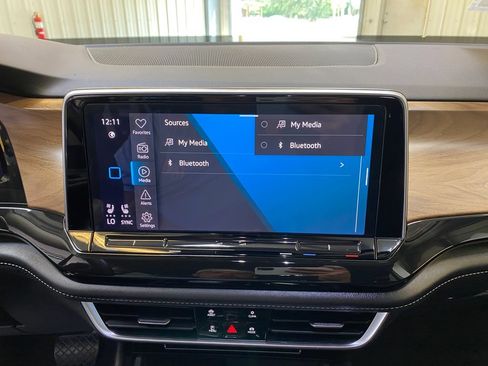 Used 2025 Volkswagen Atlas SE FWD image 40