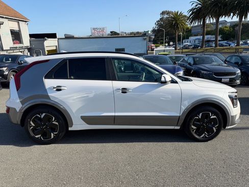 Used 2023 Kia Niro Wave w/ Wave Preserve Package image 4