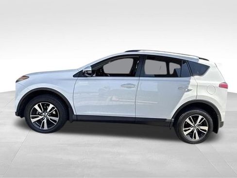 Used 2017 Toyota RAV4 XLE AWD/4WD image 2