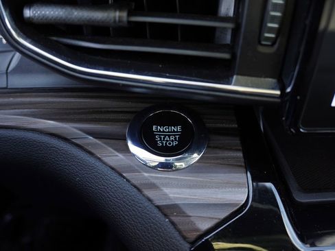 Certified 2023 Ford Explorer Limited w/ Equipment Group 301A image 32