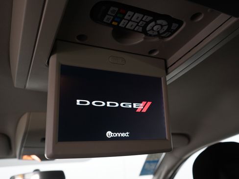 Used 2014 Dodge Grand Caravan SXT w/ Rear Park Assist Package FWD image 17